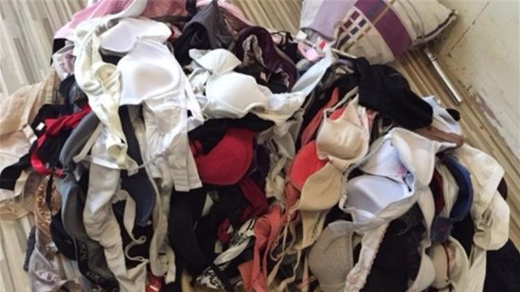 150 bis 200 BHs hat die Polizei bei der Hausdurchsuchung eines mutmaßlichen Wäschediebs gefunden. Foto. Polizei