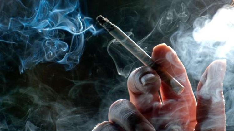 Rund 16 Millionen Raucher in Deutschland greifen zur klassischen Filterzigarette, etwa 2,5 Millionen alternativ oder zusätzlich zur E-Zigarette. Der Markt wächst.