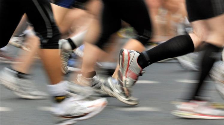 16 Läufer des Lauftreff Ganderkesee haben am 12. SWB Marathon in Bremen teilgenommen. 16 Läufer des Lauftreff Ganderkesee haben am 12. SWB Marathon in Bremen teilgenommen.