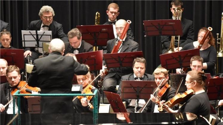 Eine musikalische Einheit: Das Staatliches Sinfonieorchester Moskau unter der Leitung von Dimitry Orlov. 