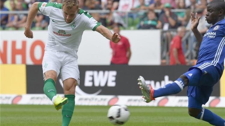 Der SV Werder um Lennart Thy (links) tritt an diesem Mittwoch zu einem Testspiel beim SV Meppen an. 