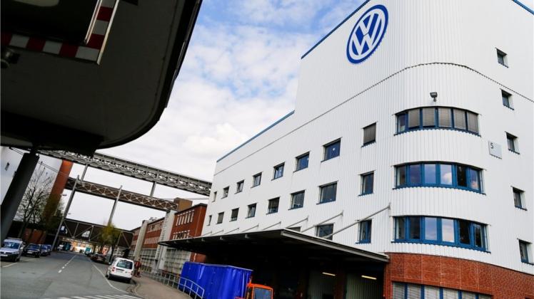 Die IHK Osnabrück - Emsland - Graftschaft Bentheim schließt nicht aus, dass der Brexit Arbeitsplätze in unserer Region kosten könnte. Allein die Autoindustrie lieferte Waren im Wert von 3,6 Milliarden Euro auf die Insel. Das Foto zeigt das VW-Werk in Osnabrück. Die IHK Osnabrück - Emsland - Graftschaft Bentheim schließt nicht aus, dass der Brexit Arbeitsplätze in unserer Region kosten könnte. Allein die Autoindustrie lieferte Waren im Wert von 3,6 Milliarden Euro auf die Insel. Das Foto zeigt das VW-Werk in Osnabrück.
