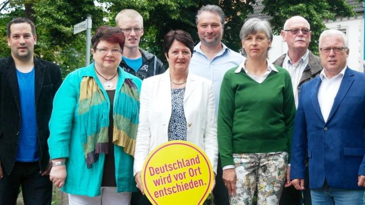 Sie haben sich für die Huder FDP für den Kommunalwahlkampf aufstellen lassen: (von links) Pascal Buntrock, Marlies Pape, Andre Heinemann, Anke Schröder, Christoph Mildner, Birgit Sellerberg, Rolf Renken und Dieter Dalle. 
