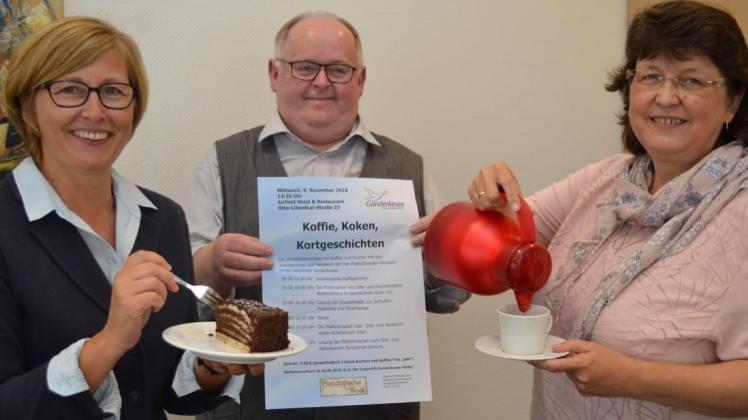 „Koffie, Koken, Kortgeschichten“ sind einer der Höhepunkte der Groden Plattdüütschen Week. Angela Hillen (v. l.), Dirk Wieting und Meike Saalfeld bilden wie immer das Organisationsteam. „Koffie, Koken, Kortgeschichten“ sind einer der Höhepunkte der Groden Plattdüütschen Week. Angela Hillen (v. l.), Dirk Wieting und Meike Saalfeld bilden wie immer das Organisationsteam.