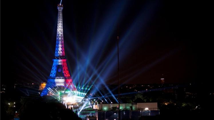 Die Partyzone zur EM unter dem Eiffelturm. 