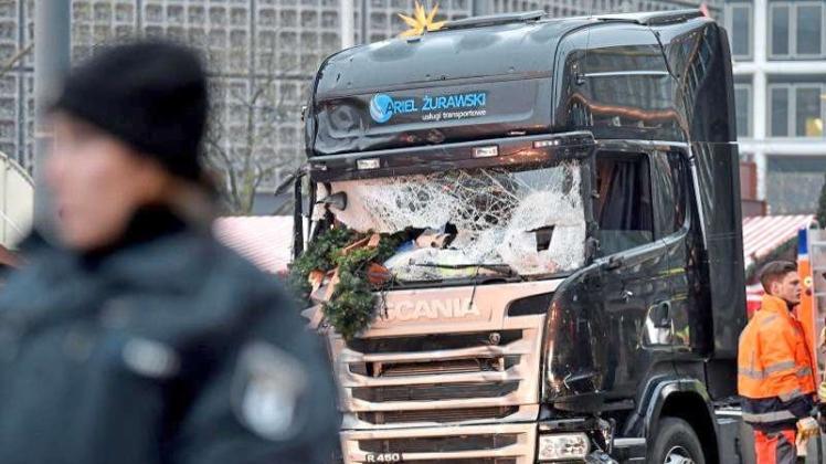 Der Attentäter steuerte den Lastwagen auf den Weihnachtsmarkt an der Gedächtniskirche. Auf dem Markt starben elf Menschen, mehr als 50 wurden verletzt. 