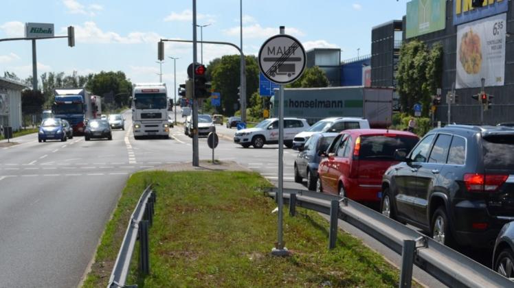 Am Montag beginnen die Arbeiten an der B6. Die „Ikea-Kreuzung“ – 2014 saniert – steht aber weiter zur Verfügung. Archivfoto: Dirk Hamm Am Montag beginnen die Arbeiten an der B6. Die „Ikea-Kreuzung“ – 2014 saniert – steht aber weiter zur Verfügung. Archivfoto: Dirk Hamm