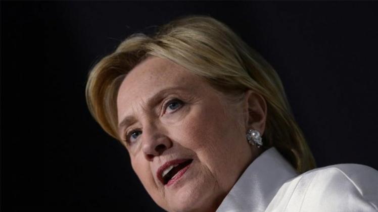 Ist da ein Knopf im Ohr von Hillary Clinton zu sehen? Foto: Olivier Douliery