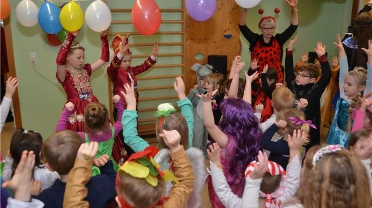 Das Kinderprinzenpaar der Gemeinschaft Ganderkeseer Vereine feiert den Fasching mit allen Kindergartenkindern. In der Session 2018/19 sollen zwei neue Adressen hinzugekommen sein. Archivfoto: Thorsten Konkel Das Kinderprinzenpaar der Gemeinschaft Ganderkeseer Vereine feiert den Fasching mit allen Kindergartenkindern. In der Session 2018/19 sollen zwei neue Adressen hinzugekommen sein. Archivfoto: Thorsten Konkel