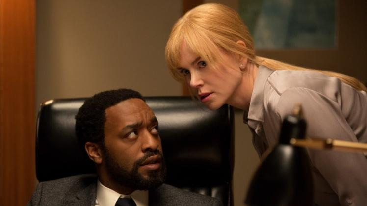 Im Film „Vor ihren Augen“ spielt Chiwetel Ejiofor den FBI-Ermittler Ray und Nicole Kidman die Staatsanwältin Claire. 