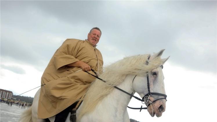 Der als „XXL-Ostfriese“ bekannt gewordene Pferdeflüsterer Tamme Hanken ist tot. 