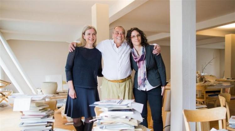 Günther Uecker mit Marion Ackermann (l) und Florence Thurmes. Günther Uecker mit Marion Ackermann (l) und Florence Thurmes.