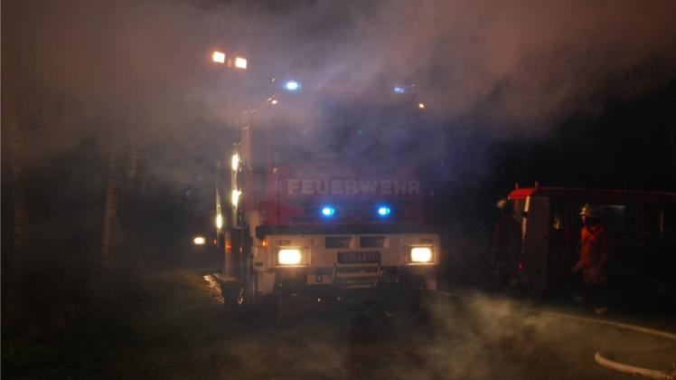Starke Rauchentwicklung an einem Stallgebäude in Großenkneten hatte Zeugen veranlasst, die Feuerwehr zu alarmieren. Symbolfoto: Christoph Assies