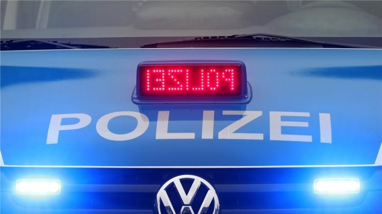 Schon zum zweiten Mal in diesem Monat traf die Ahlhorner Autobahnpolizei eine vergessene Frau auf der Autobahn an. Symbolfoto: Roland Weihrauch/dpa