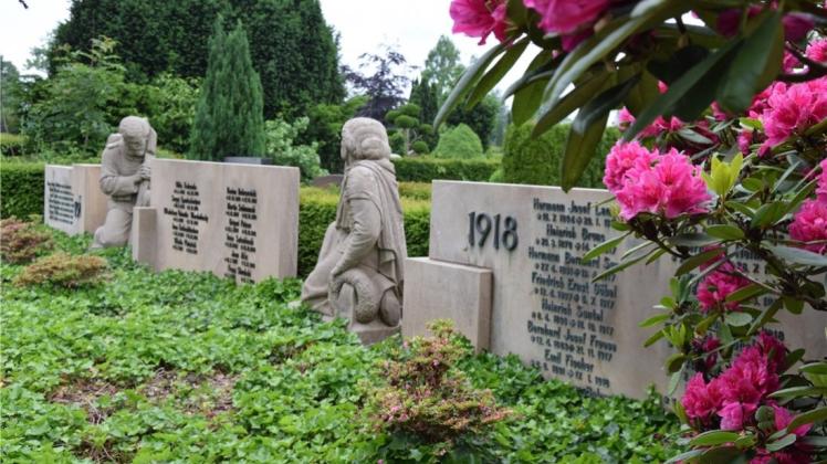 Gräber gefallener Soldaten werden auf der ganzen Welt gepflegt. Hier Ruhestätten von Gefallenen aus dem Ersten Weltkrieg auf dem Friedhof Markstiege. 