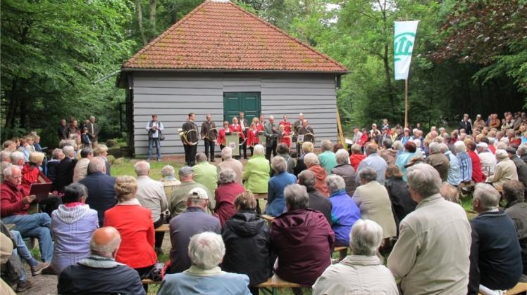 Das traditionelle Hasbruchsingen beginnt am Sonntag um 15 Uhr vor der historischen Jagdhütte. Mit zahreichen Aktivitäten buhlen viele Veranstalter in Gadereksee und im Landkreis am 28. und 29. Mai um die Gunst der Besucher.  