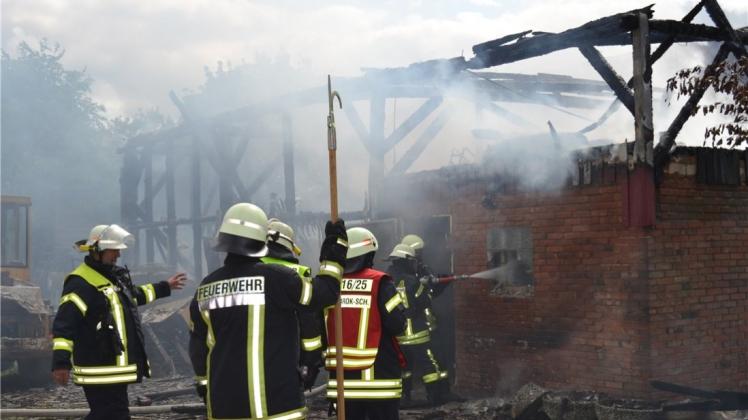 Das Feuer hat das Nebengebäude in Klingenhagen bis auf die Grundmauern zerstört. Archivfoto: Reiner Haase