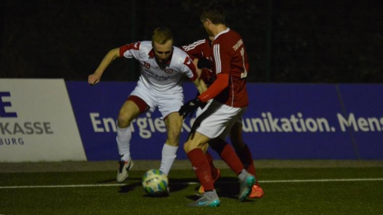 Setzten sich durch: Janek Jacobs (links) feierte mit den Landesliga-Fußballern des VfL Wildeshausen einen 4:1 (0:1)-Auswärtssieg beim TSV Oldenburg. 