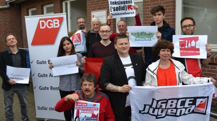 Zahlreiche Jugendverbände gestalten die DGB-Veranstaltung am 1. Mai auf dem Bismarckplatz mit eigenen Aktionen mit. Zahlreiche Jugendverbände gestalten die DGB-Veranstaltung am 1. Mai auf dem Bismarckplatz mit eigenen Aktionen mit.