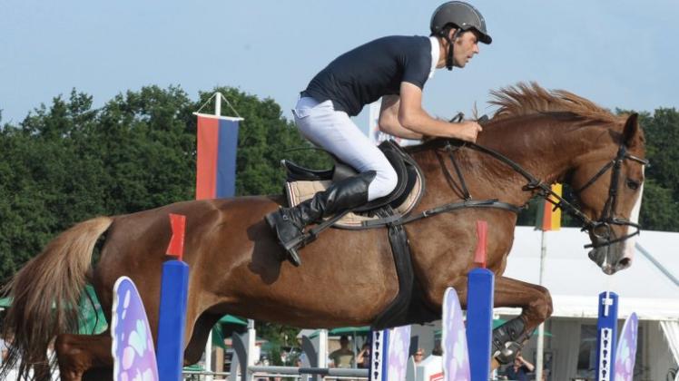 Wurden in Damme in einem M-Springen Vierte: Stephan Geue (RC Hude) und Cashmere Touch (hier bei Turnier in Hude). Wurden in Damme in einem M-Springen Vierte: Stephan Geue (RC Hude) und Cashmere Touch (hier bei Turnier in Hude).