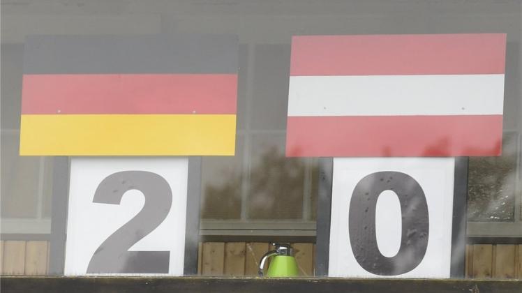 Die deutsche U16-Nationalmannschaft hat ihr Test-Länderspiel gegen Österreich am Montag im Delmenhorster Stadion vor 1350 Zuschauern 2:0 (2:0) gewonnen. 
