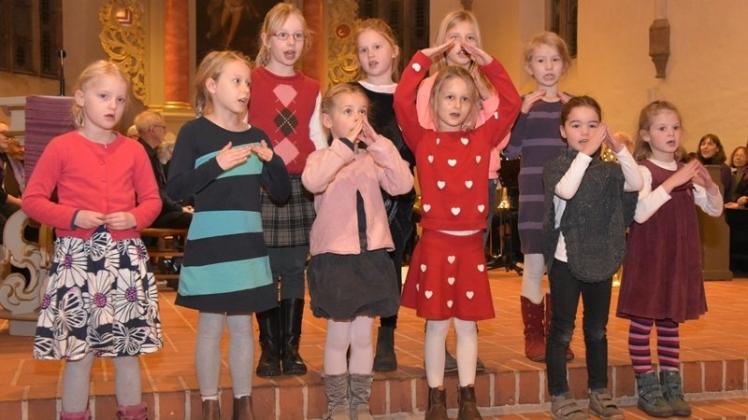 Der Kinderchor der Kirchengemeinde bot beim Adventssingen vorweihnachtliche Unterhaltung. 