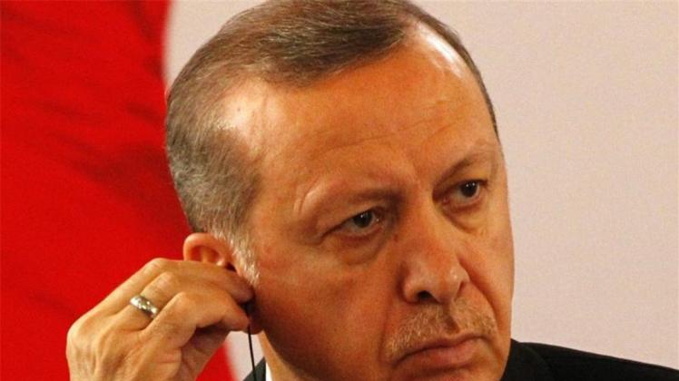 „In den türkischen Gefängnissen sitzen keine Journalisten, die aufgrund ihres Berufes oder dem Recht auf Meinungsfreiheit verurteilt wurden“, weist der türkische Präsident Erdogan die Vorwürfe zurück, Journalisten würden in seinem Land unter Druck gesetzt. 