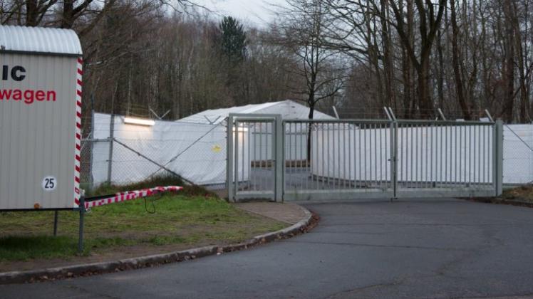 Hier werden Flüchtlinge im Zuge der Amtshilfe untergebracht: Die Sporthalle auf dem Bundeswehrgelände an der Weverstraße in Delmenhorst bietet 198 Plätze. Hier werden Flüchtlinge im Zuge der Amtshilfe untergebracht: Die Sporthalle auf dem Bundeswehrgelände an der Weverstraße in Delmenhorst bietet 198 Plätze.