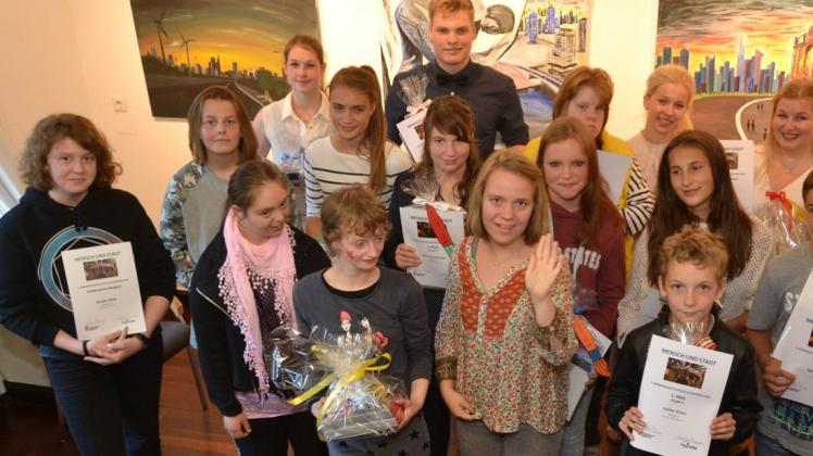 Die Sieger und Platzierten des Ganderkeseer Schülerkunstpreises 2016. 
