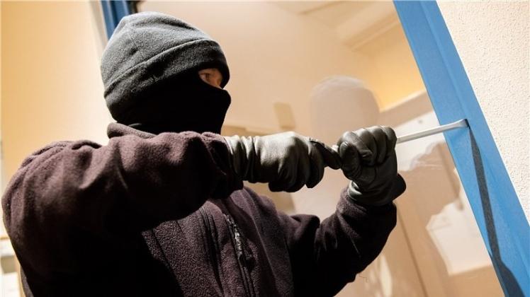 Einbrecher sind in Delmenhorst in drei Häuser eingestiegen. Symbolfoto: dpa