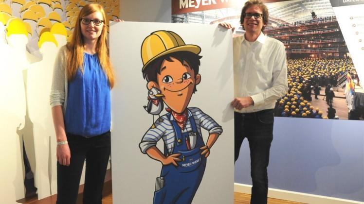 Stellten das noch namenlose Maskottchen für das Besucherzentrum der Meyer Werft vor: Illustratorin Saskia Radtke und PMG-Geschäftsführer Kai Nehe. 