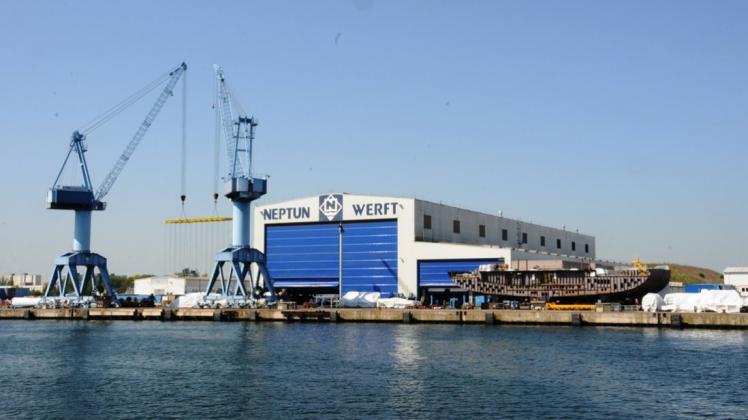 Erweiterung oder Anbau: In dieser Schiffbauhalle der Neptun Werft in Rostock-Warnemünde entstehen Maschinenraumsektionen für die Papenburger Meyer Werft. Sie soll erweitert werden. Auf unserem Foto ist rechts eine Sektion für das Kreuzfahrtschiff „World Dream“ zu sehen, dass in Papenburg 2017 fertiggestellt wird. 