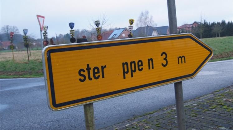 Wohin geht es hier, und wie weit ist es noch? Demnächst wird in Hitzhausen übrigens ein neues Schild im Zuge der Sanierung der Kreisstraße aufgestellt. 