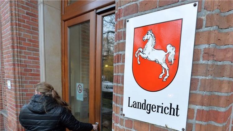 Dreieinhalb Jahre Jugendstrafe und Unterbringung in einer Entziehungsanstalt: So lautet das Urteil gegen einen 19-jährigen Delmenhorster. Dreieinhalb Jahre Jugendstrafe und Unterbringung in einer Entziehungsanstalt: So lautet das Urteil gegen einen 19-jährigen Delmenhorster.