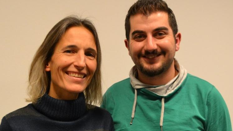 Mohamad Abdulrazak ist nach über sieben Monaten Flucht nach Deutschland gekommen. Er lernte Bettina Pinzon-Assis (Grünen-Kreisverband) kennen und trat nach einiger Wartezeit den Grünen bei. 