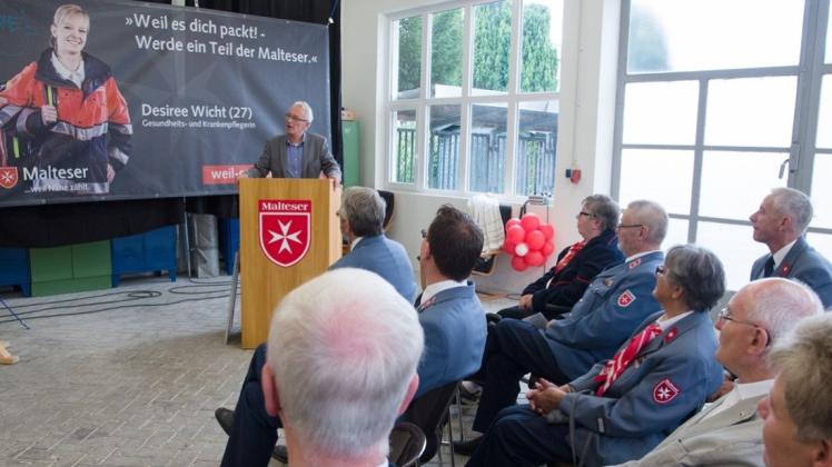 Oberbürgermeister Axel Jahnz überbrachte die Glückwünsche der Stadt und würdigte die Arbeit der haupt- und ehrenamtlichen Mitarbeiter der Malteser. Oberbürgermeister Axel Jahnz überbrachte die Glückwünsche der Stadt und würdigte die Arbeit der haupt- und ehrenamtlichen Mitarbeiter der Malteser.