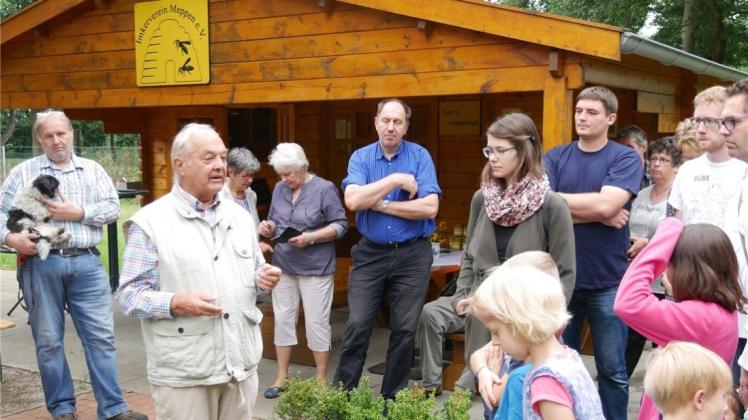 Carl Drescher vom Imkerverein Meppen informierte die Besucher über Bienen und ihre Haltung. 
