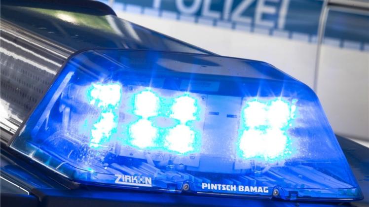 Nach dem Diebstahl eines Smartphones sprang der Dieb in Bremen-Vegesack ins Hafenbecken. Symbolfoto: dpa