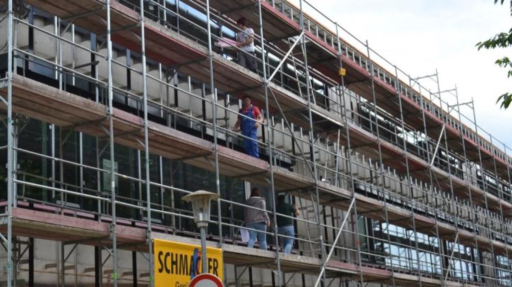 Am dreigeschossigen Neubau für das Gymnasium Ganderkesee wird zurzeit auf allen Ebenen gearbeitet. 
