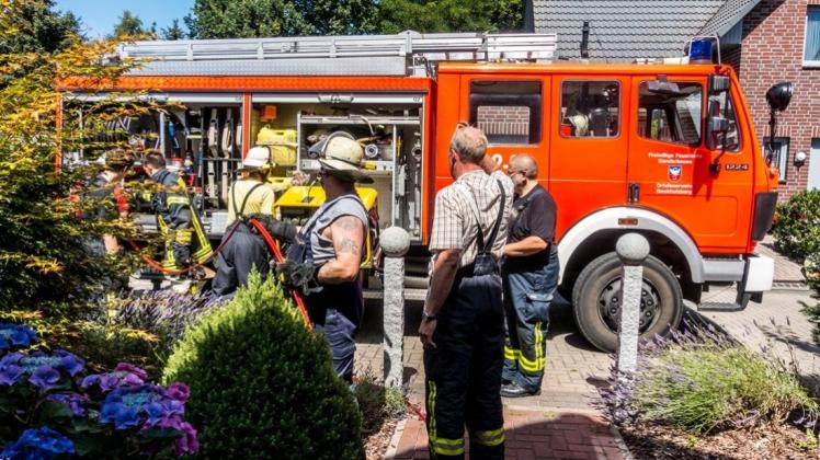 Einsatz der Feuerwehr Bookholzberg: Ein dreijähriges Kind war beim Spielen mit dem Kopf im Treppengeländer steckengeblieben. 