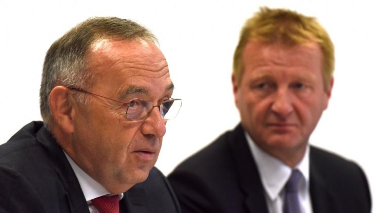 „Erfolgreiche Bürogemeinschaft“: Nordrhein-Westfalens Finanzminister Norbert Walter-Borjans (l.) und Innenminister Ralf Jäger (beide SPD). 