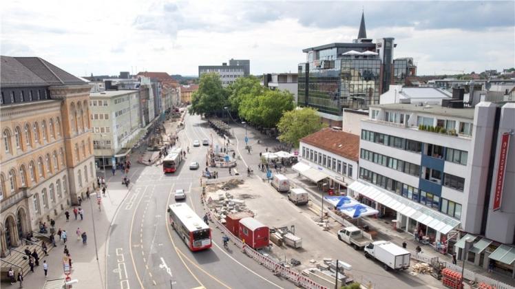 Verkehr auf dem Neumarkt. 