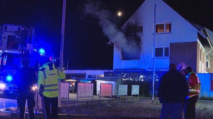Der Brand in einem Mehrfamilienhaus an der Varreler Landstraße ist durch eine Zigarette ausgelöst worden. 