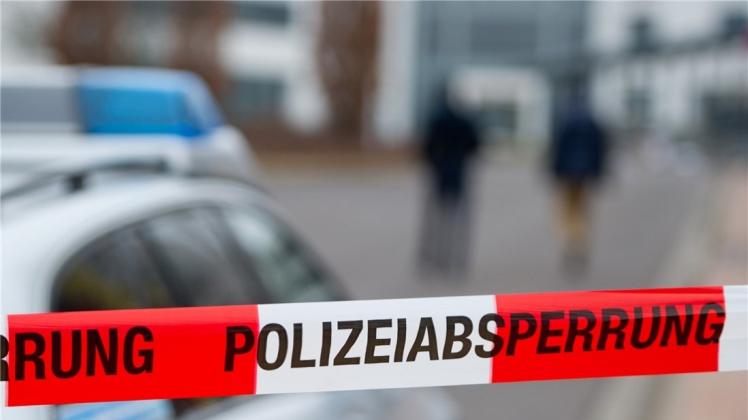 Eine Mutter soll in Krefeld ihre drei Kinder aus einem Fenster im zweiten Stock geworfen haben. Symbolfoto: dpa