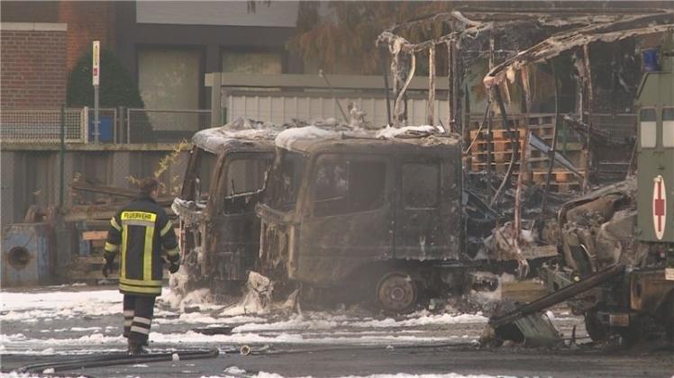 Auf einem Firmengelände in Bremen-Hemelingen ist es in der Nacht zum Sonntag zu einem Großbrand gekommen. 