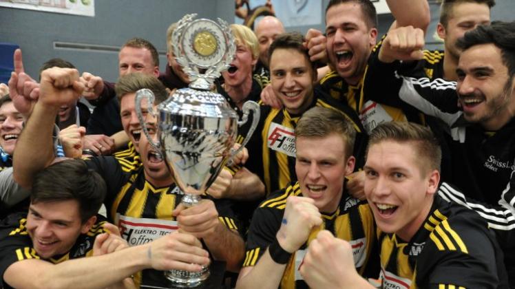 Schnappen sie sich auch 2016 den Titel? Die Fußballer des TV Munderloh wurden im vergangenen Jahr Hallen-Kreismeister.