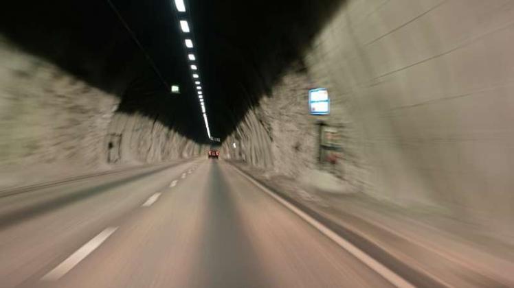 Die Polizei in Minden wurde am Mittwoch zum Weserauentunnel gerufen. Dort hatte ein Autofahrer gestoppt, da er unter einer Tunnelphobie leidet. Symbolfoto: Colourbox.com