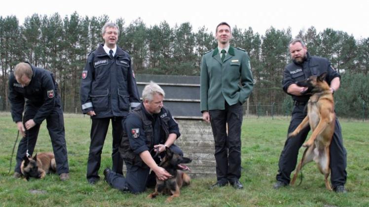 Hunde der Polizeidirektion Osnabrück werden künftig in Engter trainiert. Die Polizei pachtete die 2,6 Hektar große Fläche vom Bund. Foto Stefan Buchholz