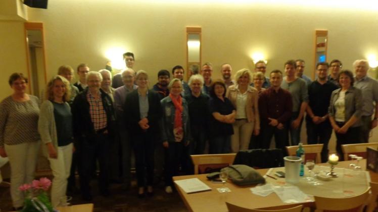 Gruppenbild der GMHütter SPD-Kandidaten nach der Festlegung der Listen für die beiden Wahlkreise in der Hüttenstadt. Foto; SPD GMHütte/Wahlmann Gruppenbild der GMHütter SPD-Kandidaten nach der Festlegung der Listen für die beiden Wahlkreise in der Hüttenstadt. Foto; SPD GMHütte/Wahlmann
