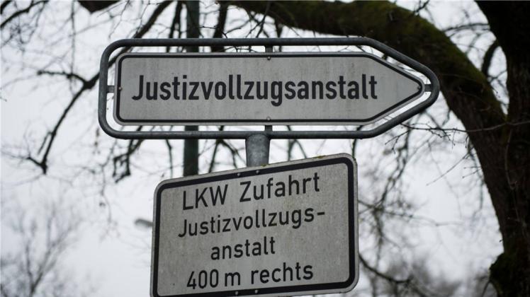 In Deutschland werden nach Angaben der Strafvollzugsbeamten wegen der Flüchtlingskrise die Plätze in der Untersuchungshaft knapp. 
